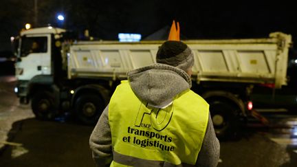 Des routiers lors d'une mobilisation, photo d'archive.&nbsp; (KENZO TRIBOUILLARD / AFP)