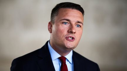 Le ministre de la Santé britannique, Wes Streeting, le 16 juin 2024 à Londres (Royaume-Uni). (HENRY NICHOLLS / AFP)