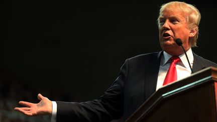 Le candidat à l'investiture républicaine Donald Trump, le 2 janvier 2016 dans un meeting organisé à Biloxi (Mississippi). (SPENCER PLATT / GETTY IMAGES NORTH AMERICA / AFP)