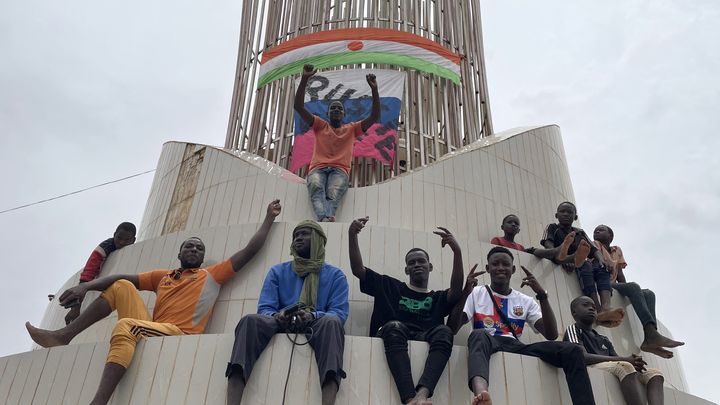 Jeudi 28 juillet, un millier de personnes s'étaient donné rendez-vous devant l'Assemblée nationale, sur la Place dite de la Concertation, lieu privilégié des rassemblements politiques dans la capitale du Niger. (AFP)