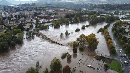 La commune de Brives-Charensac (Haute-Loire) sous les eaux, le 17 octobre 2024, après des pluies diluviennes. (CHRISTOPHE COFFY / L'EVEIL DE LA HAUTE-LOIRE / MAXPPP)