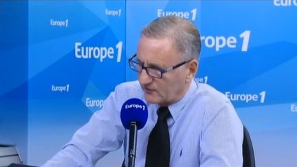 Le secrétaire d'Etat à la réforme territorial a appelé, mardi sur Europe 1, la tête de liste PS dans le Grand Est à retirer sa candidature, "à agir en socialiste".