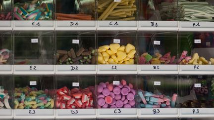 Une boutique de confiserie dans le Parc Monceau, à Paris, le 18 janvier 2018. (PHOTO12 / GILLES TARGAT / AFP)