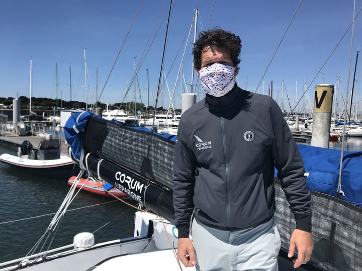 Le skipper&nbsp;Nicolas Troussel (Corum L'Epargne) à bord de son bateau, le 19 mai 2020 à Lorient (Morbihan). (JÉRÔME VAL / RADIO FRANCE)