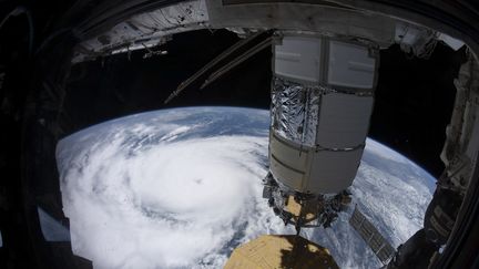 Cette photo envoyée par la Nasa le 31 août 2021 et prise depuis l'ISS le 29 août, montre l'ouragan Ida de catégorie 4 aux abords de la côte de la Louisiane. (Illustration) (HANDOUT / NASA / AFP)