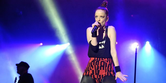 Shirley Manson, chanteuse du groupe Garbage, pour la clôture des Solidays
 (S.Edmond/SIPA)