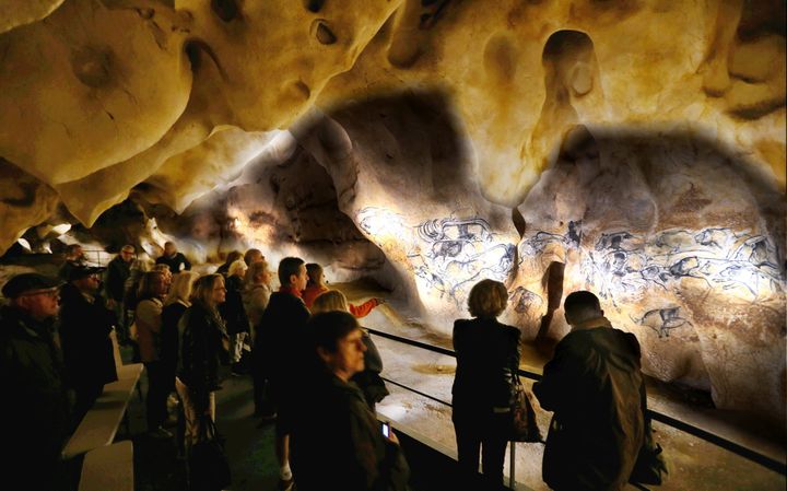 La caverne du Pont D'arc, réplique de la grotte Chauvet lors de son ouverture le 24 avril 2015. (FABRICE HEBRARD / MAXPPP)