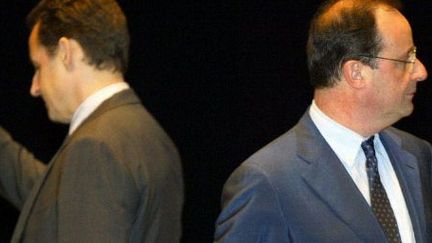 Nicolas Sarkozy et François Hollande en 2005 (VALERY HACHE / AFP)