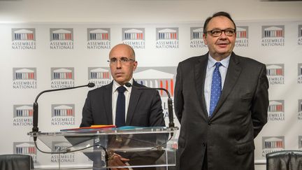 Le d&eacute;put&eacute; des R&eacute;publicains Eric Ciotti et le d&eacute;put&eacute; PS Patrick Mennucci lors d'une conf&eacute;rence de presse &agrave; l'Assembl&eacute;e nationale, le 17 d&eacute;cembre 2014. (  MAXPPP)