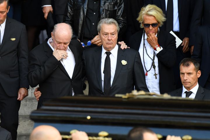 Le mari de Mireille Darc, Pascal Desprez (gauche) et Alain Delon (ERIC FEFERBERG / AFP)