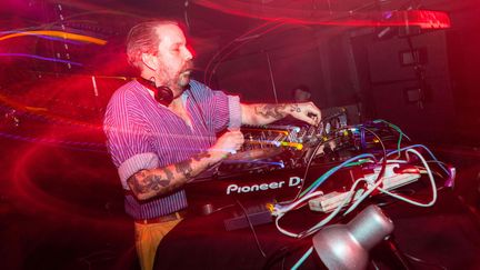 &nbsp;Andrew Weatherall&nbsp;en&nbsp;Dj set à Birmingham en 2016.&nbsp; (WAYNE FOX/SHUTTERSTOCK/SIPA / REX)