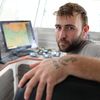 Matthieu Claquin, patron du fileyeur "Noz Dei II", pose dans la cabine de son bateau, le 14 février 2024, à Audierne (Finistère). (YANN THOMPSON / FRANCEINFO)