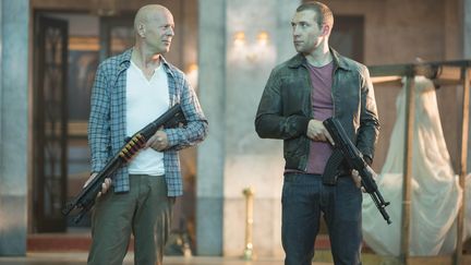 Bruce Willis et Jai Courtney, un duo de papa et de fiston flingueurs pour le nouveau "Die Hard", en salles le 20 f&eacute;vrier 2013. (TWENTIETH CENTURY FOX FILM CORPORATION)