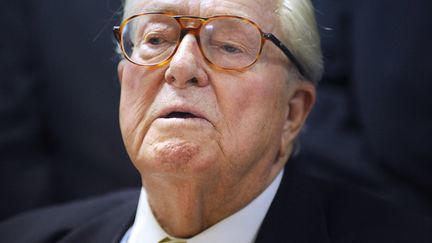 Le pr&eacute;sident d'honneur du Front national&nbsp;Jean-Marie Le Pen, le 15 mars 2014 &agrave; Toulouse (Haute-Garonne). (REMY GABALDA / AFP)