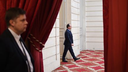 Le président de la République, François Hollande, le 12 avril 2016 à l'Elysée. (STEPHANE DE SAKUTIN / AFP)