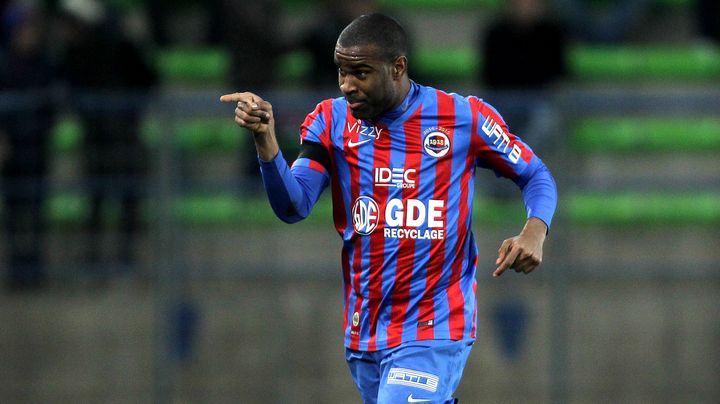 L'attaquant de Caen Sloan Privat f&ecirc;te son but contre Reims, le 17 janvier 2015 &agrave; Caen (Calvados). (CHARLY TRIBALLEAU / AFP)