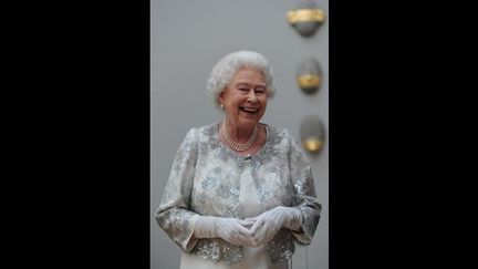 &quot;Je dois dire que fabriquer des vêtements pour la reine n&#039;est pas une tâche facile&quot;, avait observé Hardy Amies, styliste de la reine pendant 50 ans.
	&quot;Il avait compris, comme d&#039;autres stylistes travaillant pour sa majesté, que la garde-robe peut être à elle seule une déclaration politique&quot;, observe le magazine Country Life, dans un numéro spécial sur le jubilé.
 (AFP)