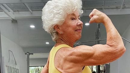 Joan McDonald montre ses muscles sur son compte Instagram, @trainwithjoan. (CAPTURE D'ÉCRAN)