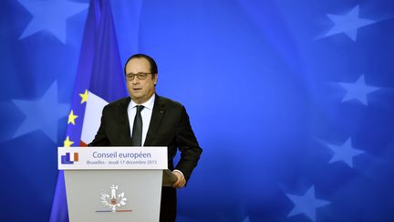 Depuis Bruxelles, François Hollande a précisé le sens de son appel à la "concorde nationale", lancé jeudi depuis Neuville-Saint-Vaast (Pas-de-Calais), où il est apparu aux côtés de Xavier Bertrand.