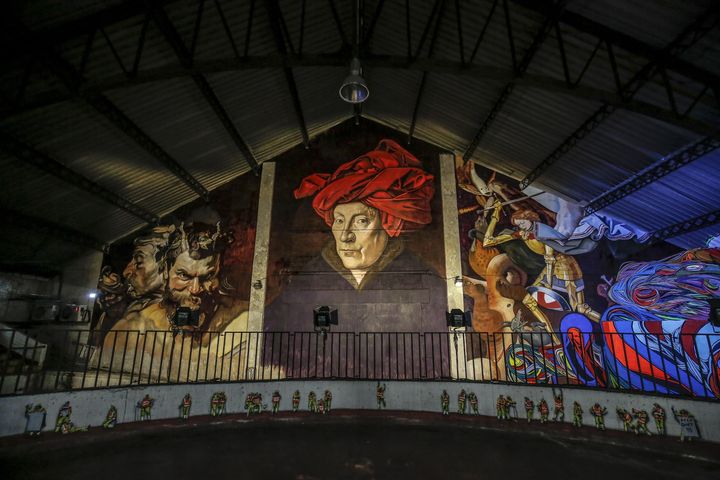 UNe création de l'artiste Andrea Ravo Mattoni à Bruxelles en novembre 2018, à l'occasion de la manifestation "Strokar Inside".&nbsp; (JULIEN WARNAND / EPA)