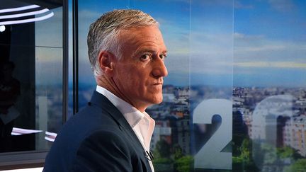 Didier Deschamps, sélectionneur de l'équipe de France de football, sur le plateau de TF1, le 12 mai 2016, avant l'annonce de sa liste pour l'Euro. (FRANCK FIFE / POOL)