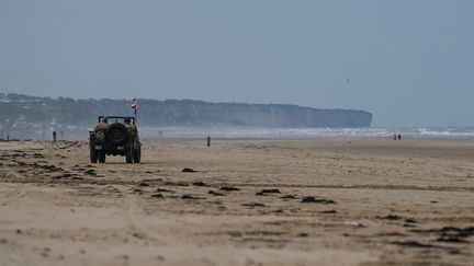 Une vue de la plage Omaha Beach à Colleville-sur-mer, le 1er juin 2024. (ARTUR WIDAK / NURPHOTO)