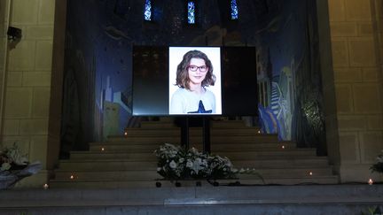 La cérémonie d'obsèques de la jeune Evaelle, au cimetière du Père-Lachaise, à Paris, le 3 juillet 2019. (THIBAULT CHAFFOTTE / MAXPPP)