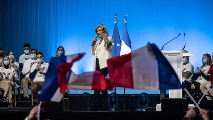 Valérie Pécresse lors de son meeting du Cannet, dans les Alpes-Maritimes, le 18 février 2022. (XAVIER DUVOT / HANS LUCAS)