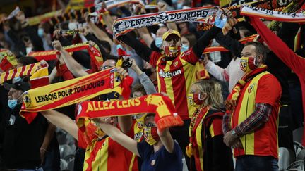 Les supporteurs lensois lors du match aller contre le PSG, au stade Bollaert-Delelis, le 10 septembre 2020. (ARNAUD JOURNOIS / MAXPPP)