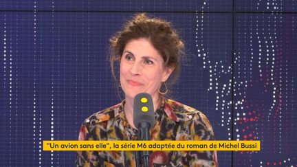 &nbsp;"Les scénaristes ont pris pas mal de libertés", explique Delphine Bouix, la productrice de la série inspirée du roman de Michel Bussi. (FRANCEINFO / RADIOFRANCE)