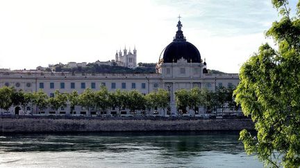 Après trois ans de travaux, l'ancien hopital de Lyon a été totalement reconverti en lieu marchand. Le Grand Hôtel-Dieu ouvrira ses portes les 27 avil 2018
 (MATHIS BOUSSUGE / CROWDSPARK / AFP)