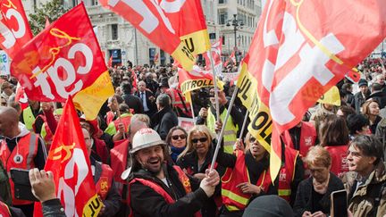 &nbsp; (Des membres de la CGT participentàa une manifestation dans les rues de Marseille contre le projet de réforme porté par la ministre du travail, Myriam El Khomri © Maxppp)