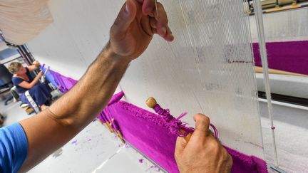 Dans les ateliers de la manufacture de tapis de la Savonnerie, qui fait partie du Mobilier national (Lodève, Hérault, le 29 août 2018)
 (Pascal Guyot / AFP)