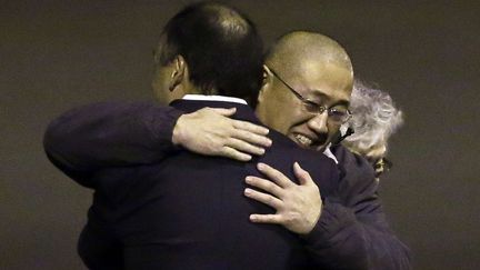 Kenneth Bae &agrave; son retour de Cor&eacute;e du Nord, samedi 8 novembre, &agrave; la base de&nbsp;Lewis-McChord, dans l'Etat de Washington, aux Etats-Unis. (TED S. WARREN / AP / SIPA)