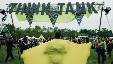 Le think-tank de We Love Green est un endroit où l'on peut discuter des problématiques environnementales entre festivaliers.
 (We Love Green)