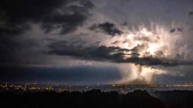 &nbsp; (L'orage et les vents violents au-dessus de Montauban, lundi soir © DR)