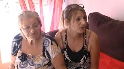 Janine Lussiez et&nbsp;Edwige Barbet, m&egrave;re et s&oelig;ur de Marie-Jos&eacute;e Benitez, l'&eacute;pouse port&eacute;e disparue de Francisco Benitez, le 9 ao&ucirc;t 2013, &agrave; Mauvezin-sur-Gupie (Lot-et-Garonne). ( FRANCE 3 / FRANCETV INFO)