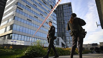 Plusieurs fenêtres de tours de bureaux ont été soufflées par des attaques de drones à Moscou, le 30 juillet 2023. (ALEXANDER NEMENOV / AFP)