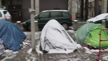 Le plan “grand froid", permettant d’aider des sans-abris, a été mis en place dans divers départements, comme l’Île-de-France ou le Bas-Rhin. Une mesure insuffisante pour des associations. (France 3)