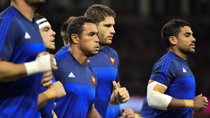 Des joueurs du XV de France lors de leur &eacute;chauffement avant le quart de finale face &agrave; la Nouvelle-Z&eacute;lande, &agrave; Cardiff (pays de Galles), le 17 octobre 2015. (LOIC VENANCE / AFP)