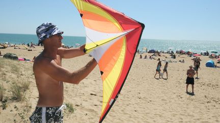 Sur la plage de La Faute-sur-Mer (Vend&eacute;e), le 10 ao&ucirc;t 2011. (FRANK PERRY / AFP)