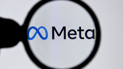 Le logo de Meta sur un écran, le 28 octobre 2021. ((KIRILL KUDRYAVTSEV / AFP))