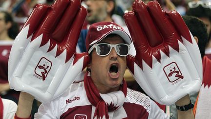 Un supporter du Qatar, pendant Qatar-Autriche, lors du Mondial de handball, &agrave; Doha, le 25 janvier 2015. (FADI AL-ASSAAD / REUTERS)