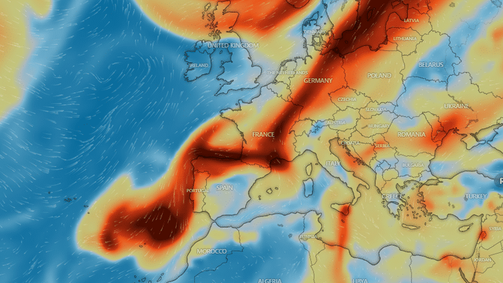 Une carte figurant la concentration de SO2 dans l'air le 26 août 2024 à 15 heures, mise en ligne par l'observatoire Copernicus. (WINDY / COPERNICUS)