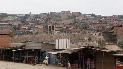 Gosen est un bidonville de Villa María del Triunfo, district de la province de Lima, au Pérou. Il s’est développé près d'une décharge à la périphérie de la capitale péruvienne. Mais aujourd’hui, les gens y créent des emplois pour améliorer leur vie et celle de leurs enfants.
 
 
  (REUTERS / Mariana Bazo)