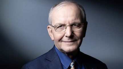 Axel Khan, l'ancien président de la Ligue contre le Cancer, médecin et ancien génétiste, le 22 mars 2021 à Paris. (JOEL SAGET / AFP)