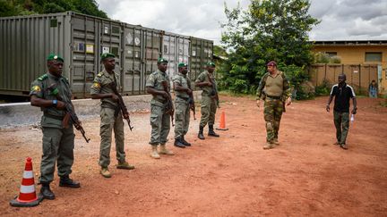 Des soldats maliens au centre d'entraînement de Koulikoro (Mali), le 7 octobre 2019. (ARNE IMMANUEL BANSCH / DPA / AFP)