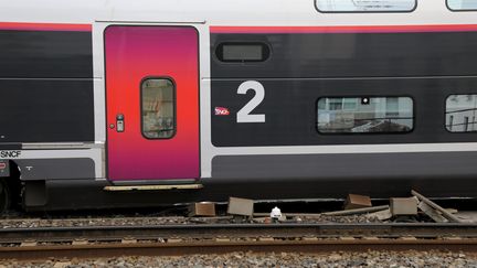 Le TGV qui a déraillé vendredi 24 août en gare de Marseille-Saint-Charles. (VAL?RIE VREL / MAXPPP)