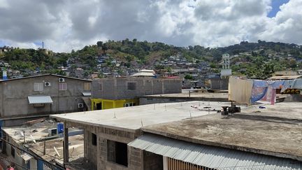 Le bidonville de Kaweni à Mayotte, en septembre 2022. (ERIC AUDRA / RADIO FRANCE)