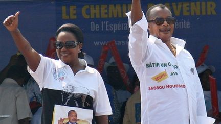 Le président congolais sortant Denis Sassou-Nguesso et sa femme Antoinette, le 10 juillet 2009 à Brazzaville. (© AFP/GUY GERVAIS KITINA)